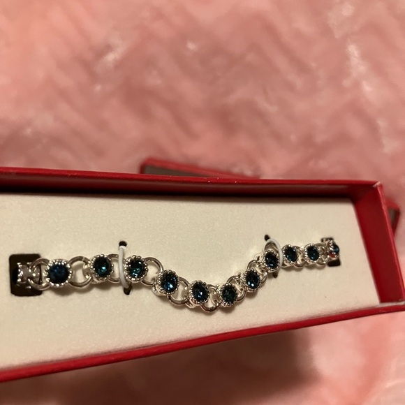 Avon tennis bracelet - Picture 4 of 8